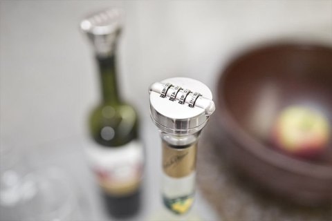 Strażnik wina - cyfrowy zamek na wino w metalowej puszce Strażnik wina - cyfrowy zamek na wino w metalowej puszce