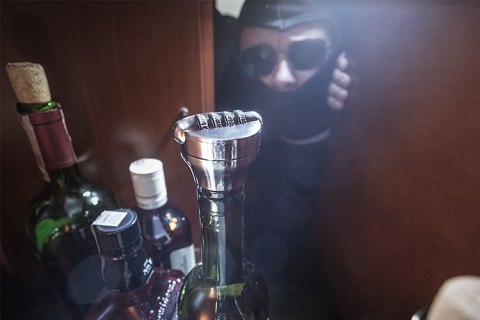 Strażnik wina - cyfrowy zamek na wino w metalowej puszce Strażnik wina - cyfrowy zamek na wino w metalowej puszce