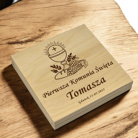 PAMIĄTKA NA KOMUNIĘ ŚWIĘTĄ - PUDEŁKO KWADRAT PAMIĄTKA NA KOMUNIĘ ŚWIĘTĄ - PUDEŁKO KWADRAT
