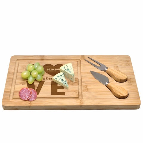 Bambusowa deska do serów – romantyczny prezent dla żony