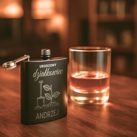 Piersiówka dla działkowca, ogrodnika - wyjątkowy prezent z grawerem