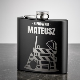 Piersiówka dla kierownika budowy - wyjątkowy prezent z grawerem
